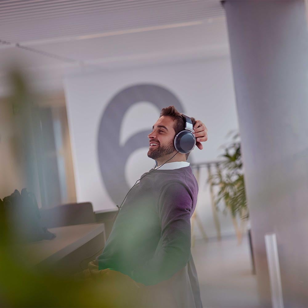 Øg produktiviteten med et headset, der reducerer støj